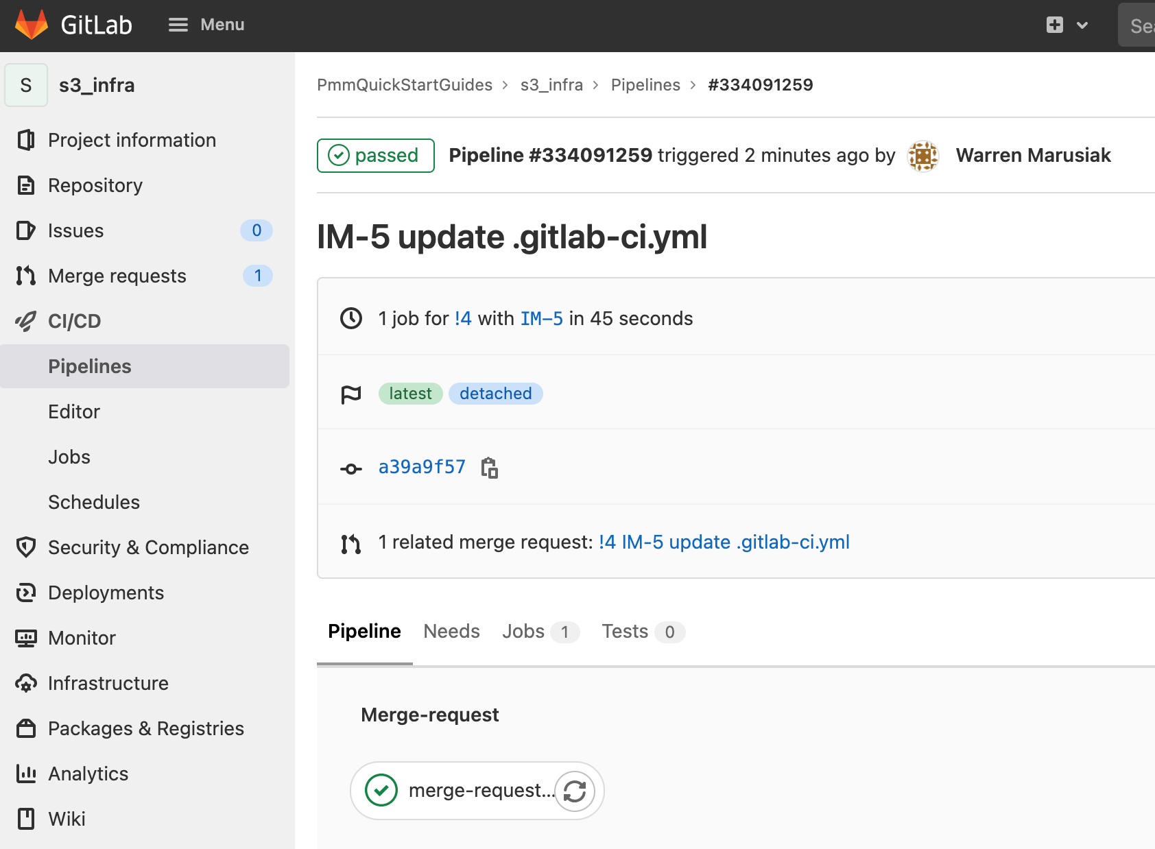 Strona ze szczegółami pipeline'u przedstawiająca tylko zadanie merge-request-pipeline-job uruchomione w GitLab