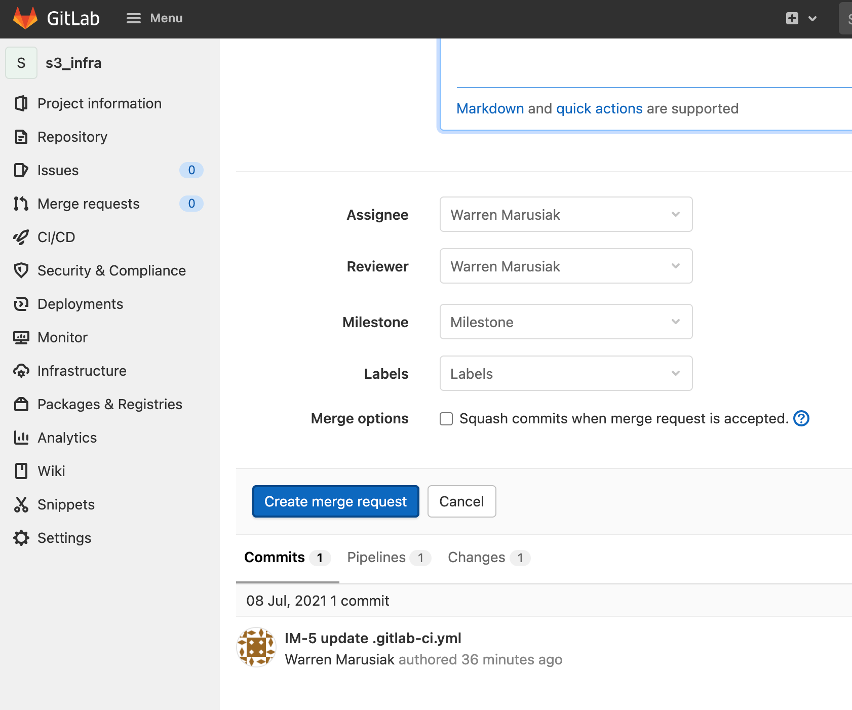 Kliknięcie przycisku utworzenia wniosku o scalenie w GitLab