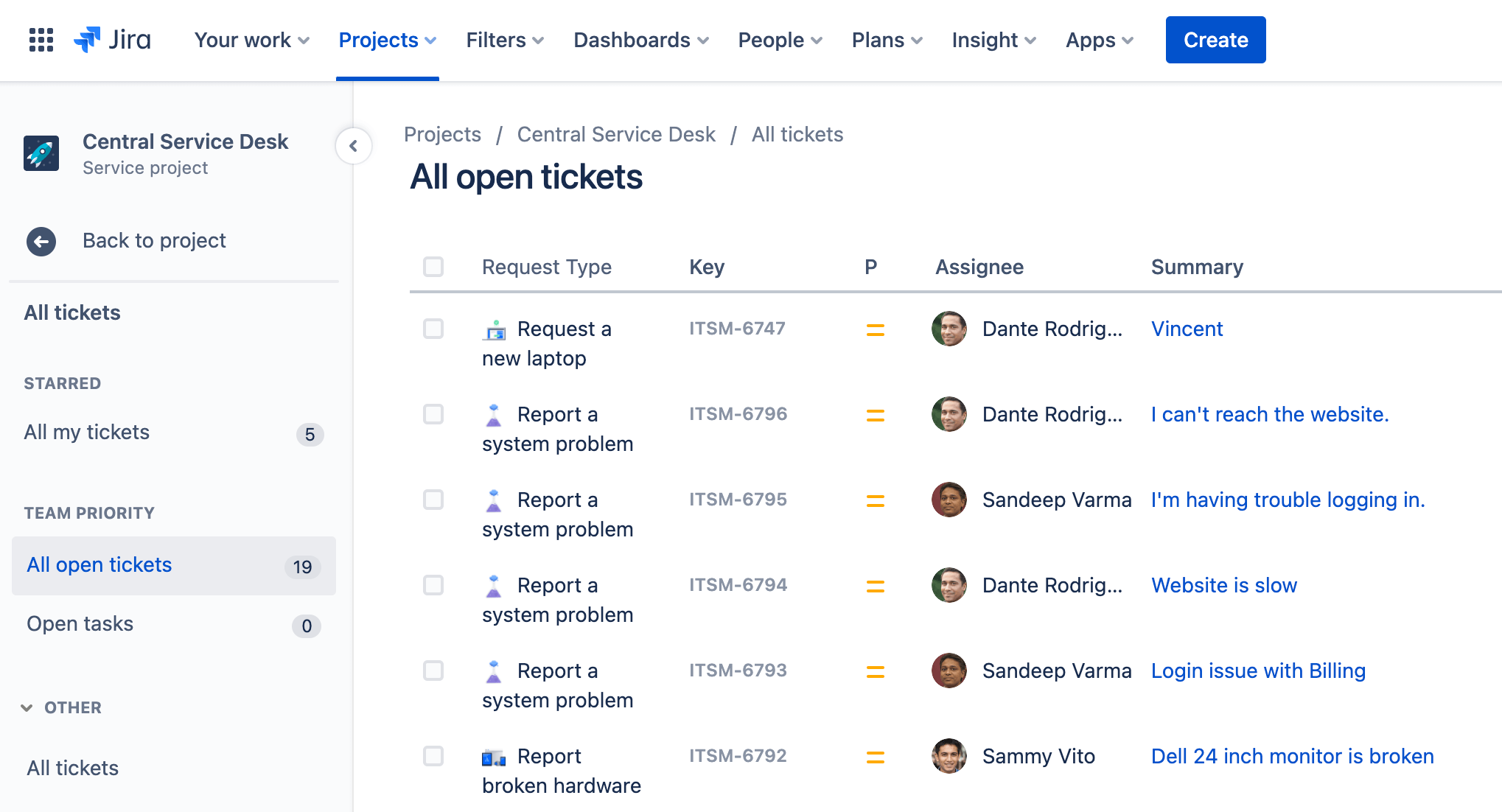 Przykład dostosowanej kolejki w Jira Service Management