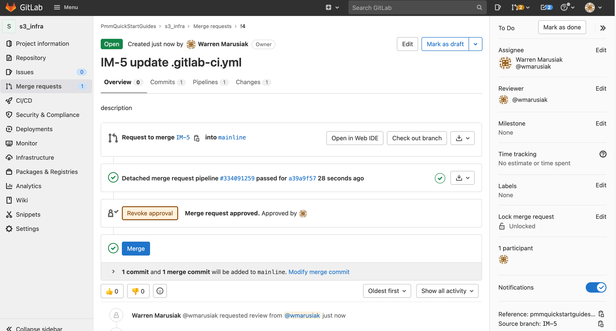 Schermata dettagliata della richiesta di merge in cui puoi rivedere le modifiche in GitLab