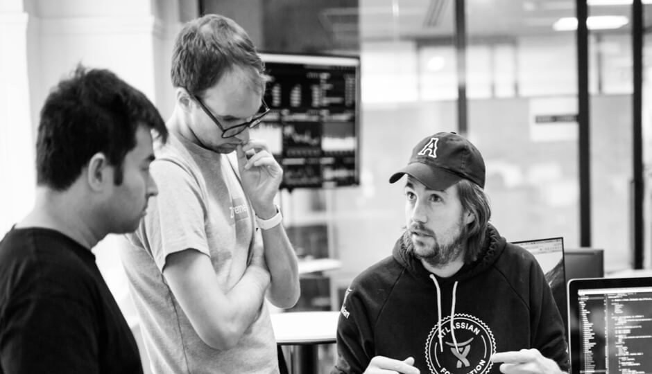 Mike Cannon-Brookes mit Mitarbeitern von Atlassian