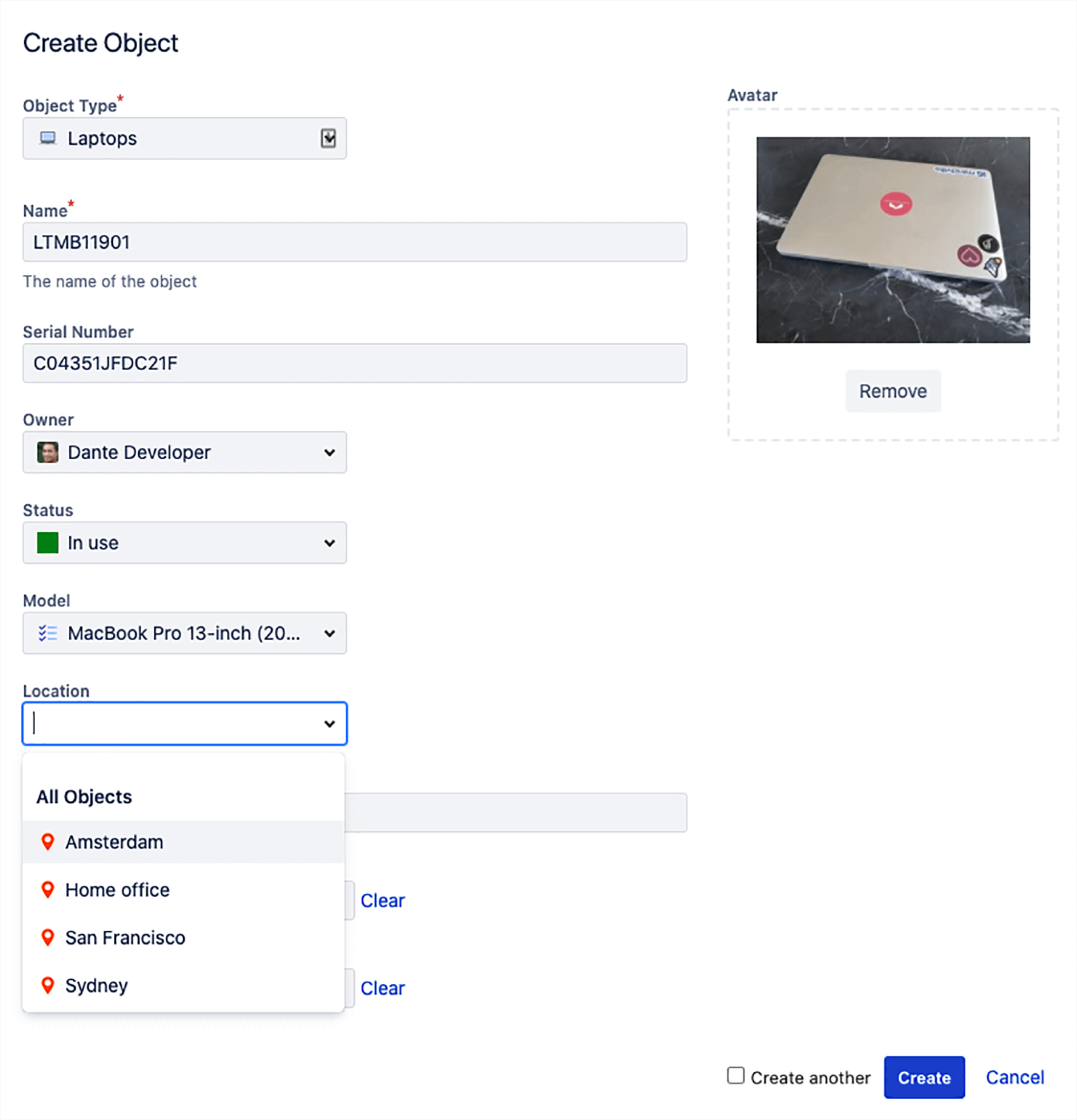 Jira Service Management にあるオブジェクト参照のスクリーンショットの例